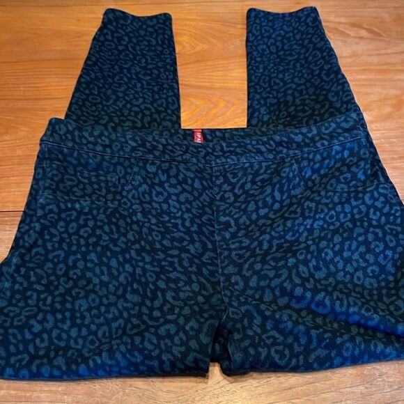 Spanx blue leopard pull on jeans - Picture 2 of 10